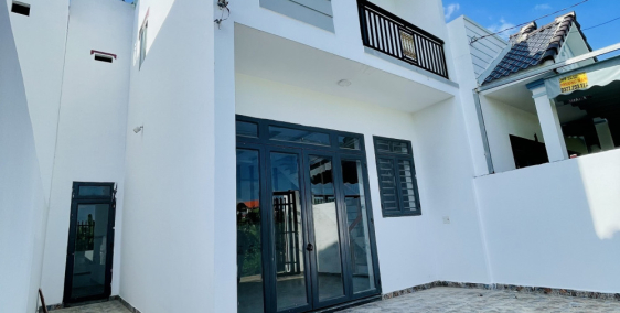 nhà lầu 6.5m x 15m sổ riêng thổ cư đường ô tô vào tận nhà