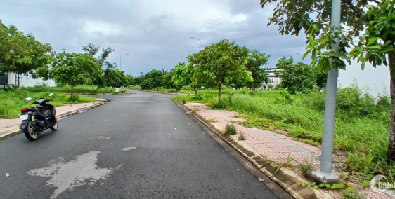 Đất Nền 2 Mặt Tiền Sổ Hồng Sẵn Ngay Công Viên Sân Bóng Đá KDT The Sol City