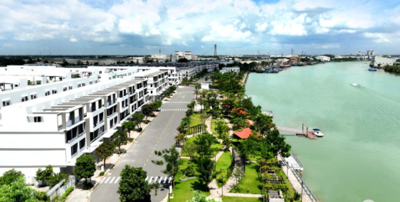 Bán nhà phố 4 lầu diện tích sử dụng 187m2 tại thị trấn Bến Lức - Chính chủ