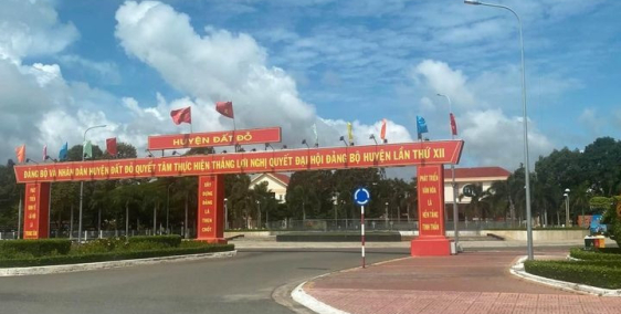 Bán gấp lô đất mặt tiền đường nhựa, giá chỉ 800 triệu gần trung tâm, SHR