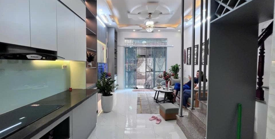 Chú đi nước ngoài cần bán gấp ngàn năm tầng Phúc lợi Long Biên