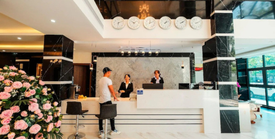 Bán khách sạn 10 tầng trung tâm Chánh Nghĩa 66 phòng Doanh thu lớn