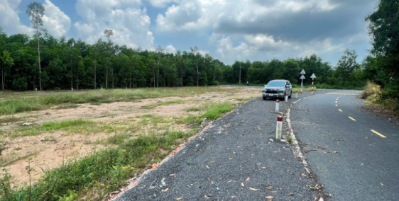 chủ kẹt tiền kinh doanh cần bán gấp lô mặt tiền KCN Đất Đỏ giá tốt để đầu tư