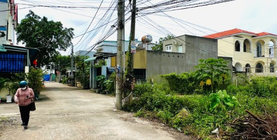 bán nhà gác lửng cách chợ thạnh phú chỉ 500m sổ riêng thổ cư