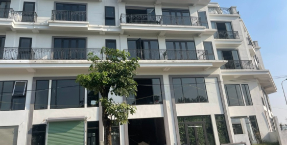 Bán căn shophouse Metropolitan mặt đường 25m Nguyễn Mậu Tài, trước nhà là hồ tho