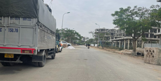 Cần bán gấp 90m đất tái định cư Trâu Quỳ trục đường 15m đối diện shophouse TQ5,