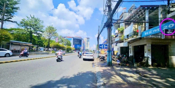 Bán nhà lầu  hẻm 20 đường Nguyễn Trãi . Gần siêu thị Vincom