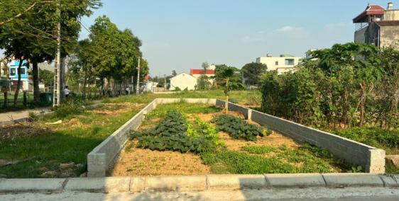 Cần bán lô đất đối diện sân bóng, ngay đầu đường QL6 sát vách Xuân Mai