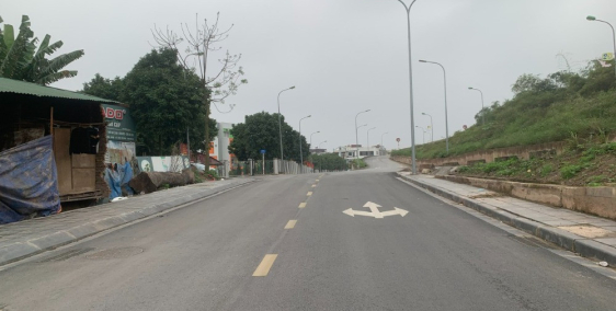 Bán lô đất 215m2 mặt đường chân đê Phúc Lợi, được xây full đất, có thể làm trụ s