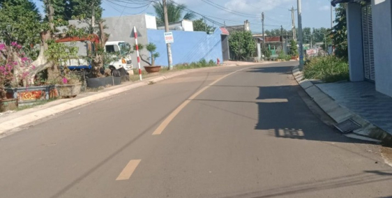 CẦN BÁN GẤP LÔ ĐẤT MẶT TIỀN NHỰA