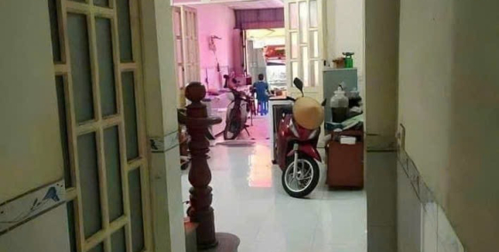 Nhà MT ngay chơ Hưng Long. 1 lầu. 5x19. 3PN. Bình Chánh