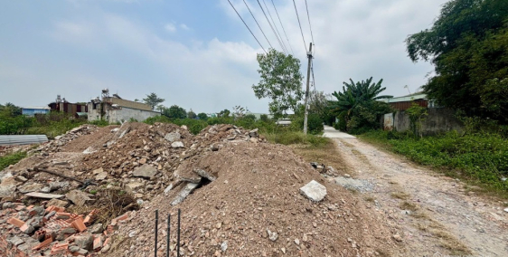 bán gấp đất đã sang lắp móng nền cao chuẩn bị lên nhà đường 1A giao Võ Văn Vân