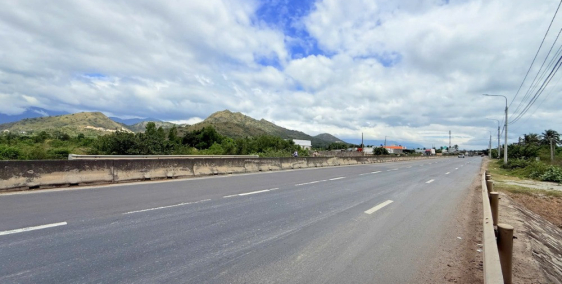  BÁN ĐẤT TẶNG NHÀ CẤP 4 – MẶT TIỀN QUỐC LỘ 1A – HƯỚNG BIỂN TUYỆT ĐẸP 