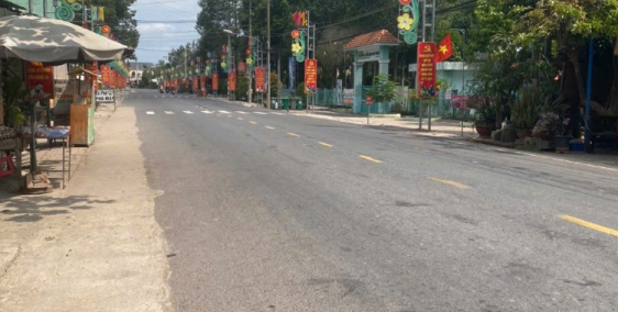 cần bán 2 lô đất mặt tiền nhựa 6m diện tích 250m2 giá chỉ 590tr sổ sẵn