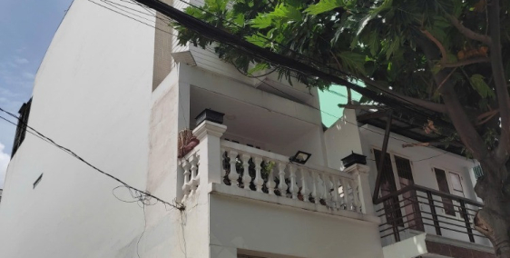 Bán nhà mặt tiền đường Lê Quốc Trinh. 3.5x18m. 4 tầng. 5 phòng ngủ.