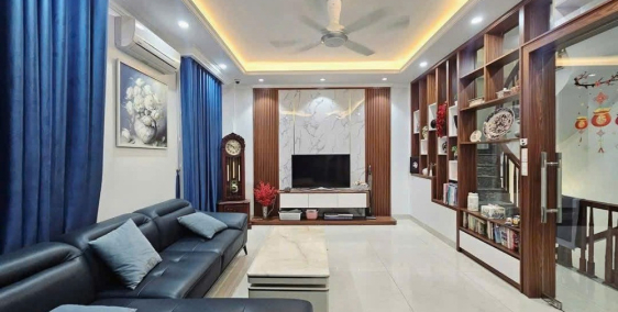  Bán gấp Ô tô vào nhà –40M2 –6 Tầng - Mặt tiền 6M- Giá 13 tỷ- CẦU GIẤY