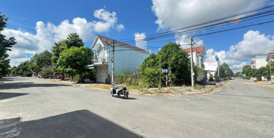 Bán nền góc 2 mặt tiền D4 và D6 ngay sát chung cư Hồng Loan vị trí đẹp đông đúc