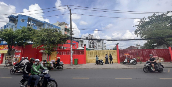 Giảm 100 tỷ, bán đất góc 2MT Phan Huy Ích, P.15, TB, DT: 34x80m. Giá: 219 tỷ