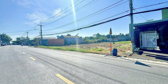 CẦN SANG GẤP 2200M2 ĐẤT Ở NGAY CHỢ, TRƯỜNG HỌC CẤP 2-3 TIỆN VỀ Ở. GIÁ 160 TRIỆU