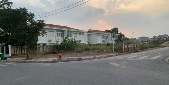 Anh trai chính chủ cần bán LÔ ĐẤT GÓC ĐƯỜNG 15m khu đấu giá Cự Khối gần hồ 30ha