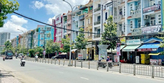 Bán nhà 2 lầu mặt tiền đường Tạ Quang Bửu Phường 5 Quận 8