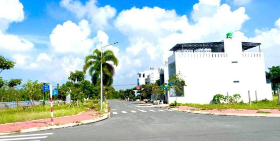 Chính chủ bán đất ngộp NH giá tận gốc, sổ sẵn, nằm trung tâm, gần ngay Vin