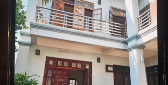 GIA ĐÌNH TÔI CÀN BÁN GẤP NHÀ 3 TẦNG  VỊ TRÍ ĐẸP GẦN CHỢ ĐẦU MỐI HOA QUẢ