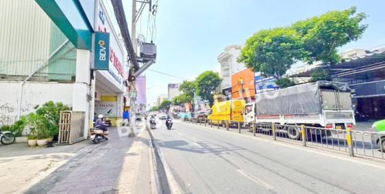 Cho thuê mặt bằng kinh doanh nguyễn thị thập 420m2 , 65tr/thang quận 7