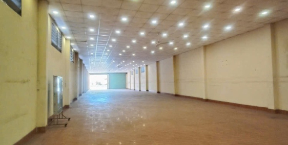 Bán showroom kinh doanh 900m2 mặt tiền QL1A, ngay cổng chào thị trấn Bến Lức