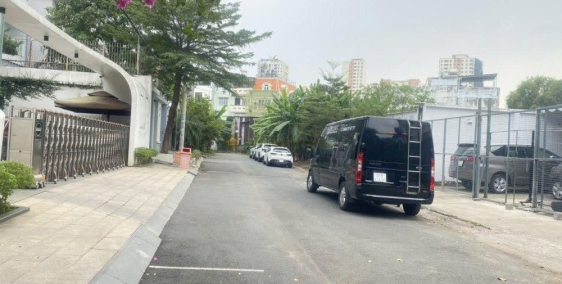 Bán Biệt Thự Trần Não Q2 20*29m Hầm Trệt 4 Lầu St 133 Tỷ