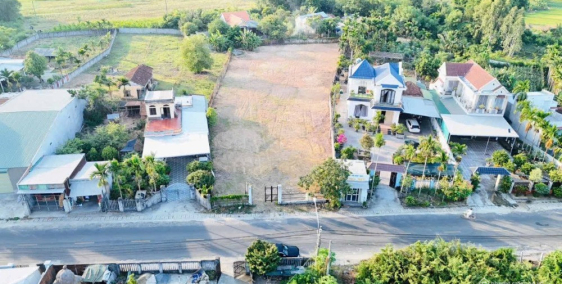 CẦN BÁN ĐẤT BIỂN 100M2 ĐẤT ONT. CÒN LẠI 450M2 ĐẤT BHK. KHÁCH XÂY NHÀ VƯỜN