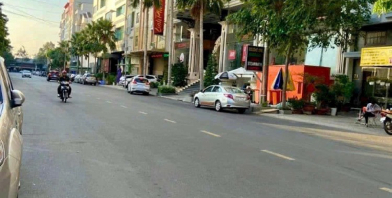 BÁN KHÁCH SẠN 5 TẦNG MẶT TIỀN ĐƯỜNG PHẠM NGỌC THẠCH