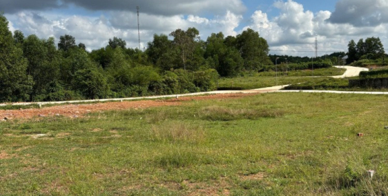 HUẾ NGẬP TỚI NÓC – DÂN DẠ LÊ VẪN… UỐNG CÀ PHÊ NGẮM MƯA!