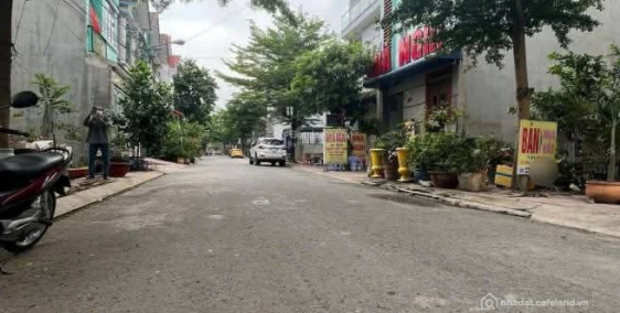 chính chủ Bán Gấp nhà 1 trệt 2 lầu, full nội thất,