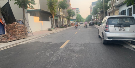 Bán 75m đất đấu giá Thạch Bàn sau dãy đường Bát Khối 1 dãy nhà,16,5 tỷ