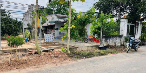 BÁN CĂN NHÀ CẤP 4 ( NGANG 6,45M SÂU 50M ) có vườn bưởi phía sau