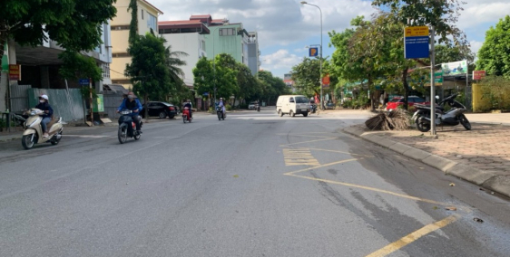 Bán 100m đất mặt phố Ngô Xuân Quảng tặng nhà cấp 4 đang cho thuê kinh doanh