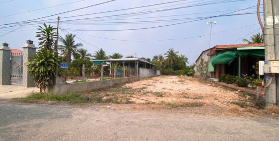 KẸT TIỀN BÁN 260M2 ĐẤT T.CƯ, SHR NẰM GẦN QUỐC LỘ LỚN THÔNG RA KCN. GIÁ 385TR