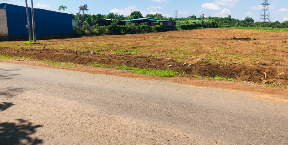 BÁN LÔ ĐẤT 15X65=1010M2 NGAY CHỢ, ĐƯỜNG 18M, ĐIỆN NƯỚC, DÂN CƯ ĐÔNG, GIÁ 190TR