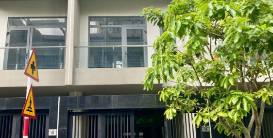 Bán nhà mặt tiền Dĩ An - Bcons Uni Valley, 4 tầng, 243m2. Giá nhỉnh 10 tỷ