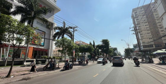 Nhà MTKD 5 lầu ngang 5.5m 176m2 ngay Vincom Nguyễn Xí KD đỉnh 34.9 tỷ